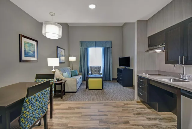 جناح بسرير كينج مع أريكة لذوي الإعاقة، Homewood Suites By Hilton Hamilton Nj 2/3
