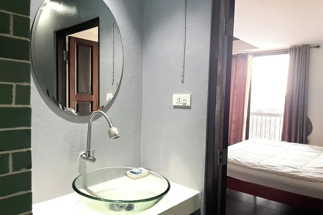 غرفة ديلوكس بسرير كينج بشرفة، Baankieng Guesthouse Lampang 6/6