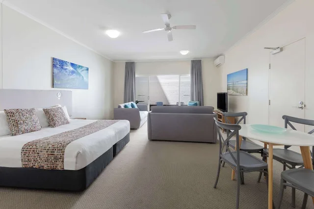 استوديو بسرير كينج، Ramada Resort by Wyndham Shoal Bay 2/4