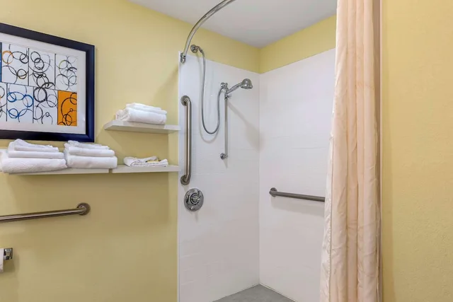غرفة قياسية بسرير كينج لذوي الإعاقة، Best Western Plus North Shore Hotel 6/7