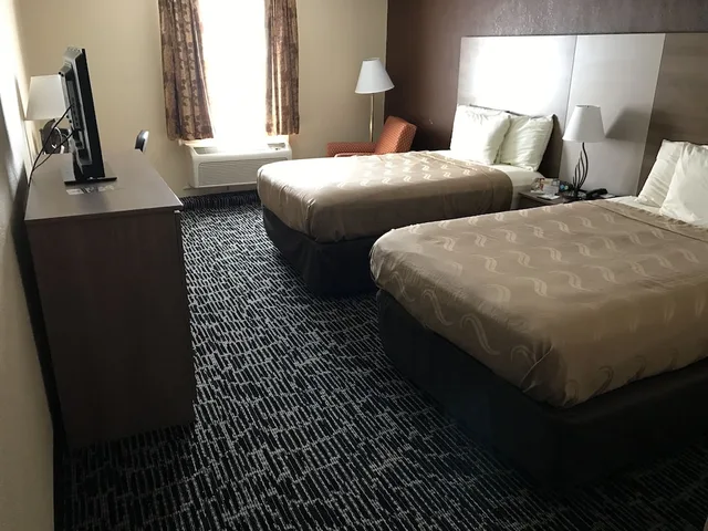 غرفة بسريرين مزدوجين للمدخنين، Quality Inn Near Pimlico Racetrack 2/3