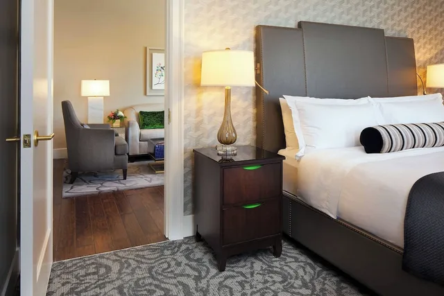 1 Bedroom, Deluxe, Suite, King Bed, The St. Anthony A Luxury Collection Hotel San Antonio 2/5