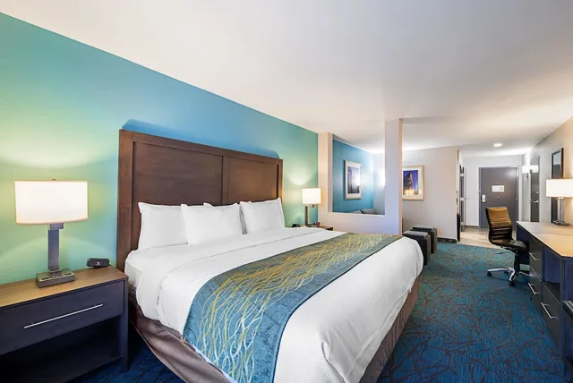 جناح بسرير كينج، Comfort Inn & Suites Oklahoma City near Bricktown OK 3/6