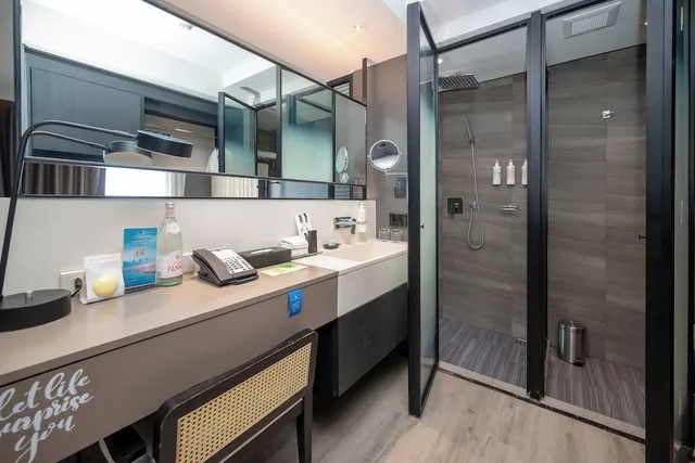 Ocean, Executive, King Bed, Bayphere Hotel Pattaya JC 8/10