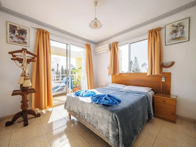 شقة ديلوكس بسريرين منفصلين بشرفة بغرفتي نوم مع أريكة، Apollonia Holiday Apartments 1/3