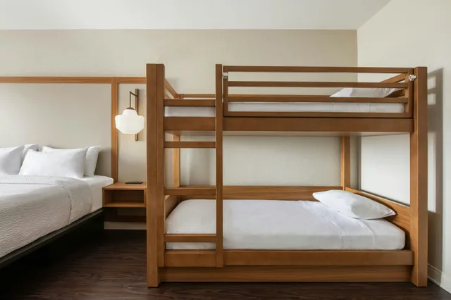 Room, King Bed, Fairfield Inn By Marriott Anaheim Resort 2/10