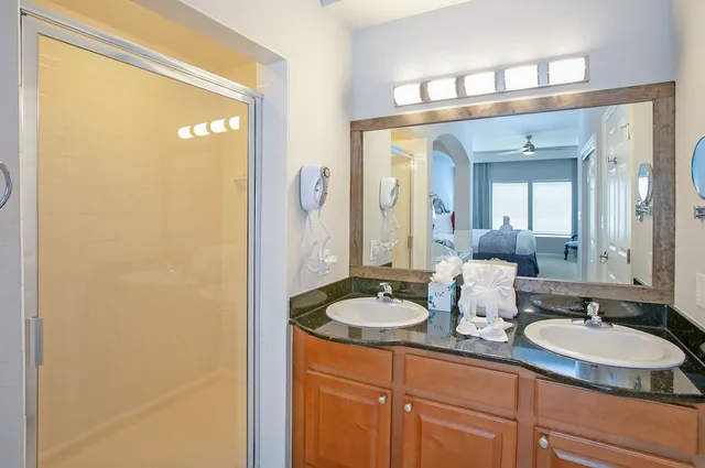 Signature, 2 Double Beds, King Bed, Fireworks View, 2 Bathrooms, Sofa، Lake Buena Vista Resort Village and Spa 8/10