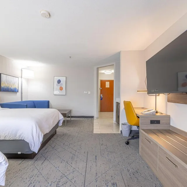 جناح بسرير كوين مع أريكة، Holiday Inn Express Hotel Suites College Station 1/6