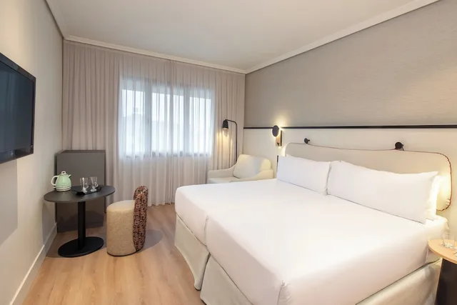 Standard, Double Bed, Hotel Madrid Alameda Aeropuerto, Affiliated by Melia 2/4