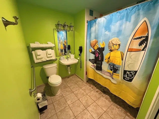 Theme, Beach, 1 King and 1 Single Beds, Bunk Bed، LEGOLAND BEACH RETREAT 2/2