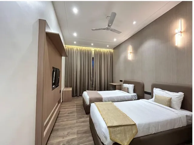 Hotel Kingsway، رايبور 19/40