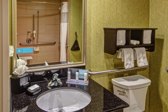 Room, Double Bed, Hampton Inn Asheville Tunnel Road 6/8