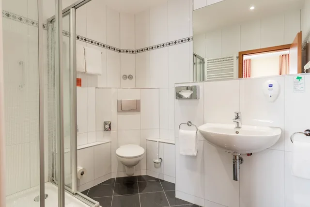 غرفة قياسية بسريرين منفصلين، Azimut Hotel Dresden 6/7