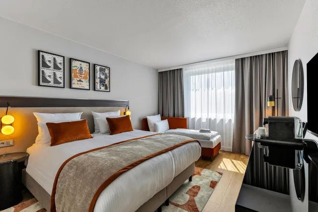 غرفة عائلية بسرير مزدوج مع أريكة، Leonardo Hotel Hannover Medical Park 2/5