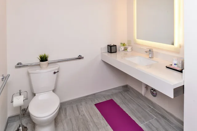 غرفة قياسية بسريرين كوين لذوي الإعاقة، Holiday Inn Express & Suites San Diego - Mission Valley 2/2