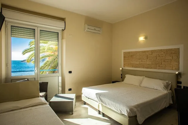 غرفة ديلوكس بسرير مزدوج بإطلالة على البحر، Hotel Ristorante Calamosca 6/9