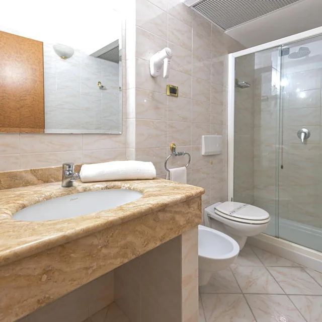 غرفة ثلاثية، Hotel Principe 8/9
