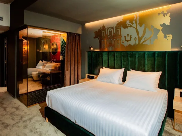 غرفة بريفيليج بسرير كينج مع أريكة، Mercure Timisoara 1/3