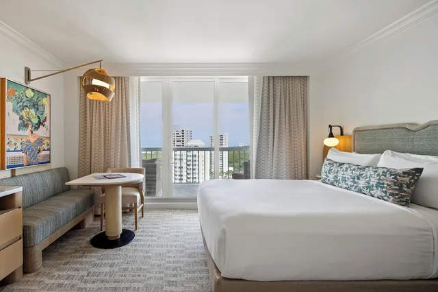 Room, King Bed, Gulf View، Signia Hilton Naples Grande Beach Resort 1/10