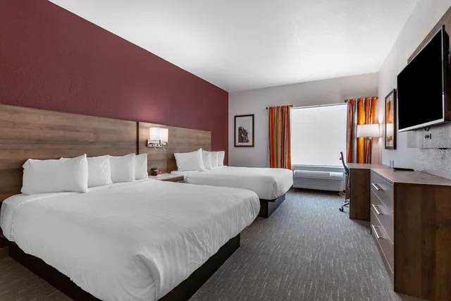 Suite, 1 King and 2 Queen Beds, Best Western Plus Casa Grande Inn & Suites 4/9