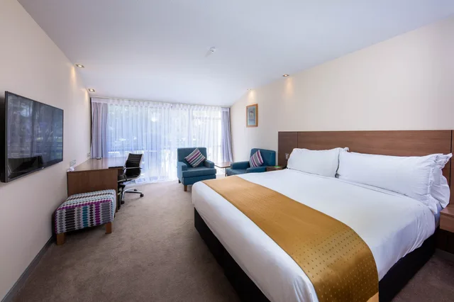 غرفة قياسية بسرير كينج، Holiday Inn Auckland Airport 5/10