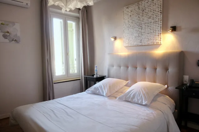 غرفة كومفورت بسرير مزدوج، CITOTEL DE PROVENCE 1/3