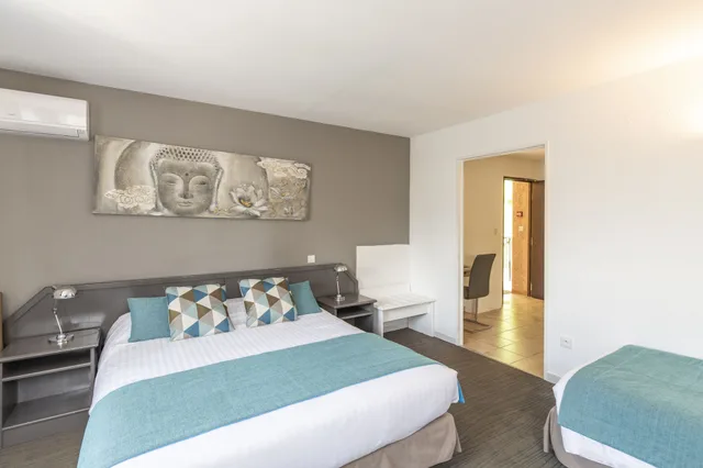 غرفة رباعية بسرير كوين وسريرين منفصلين، Les Bastides St. Paul 8/10