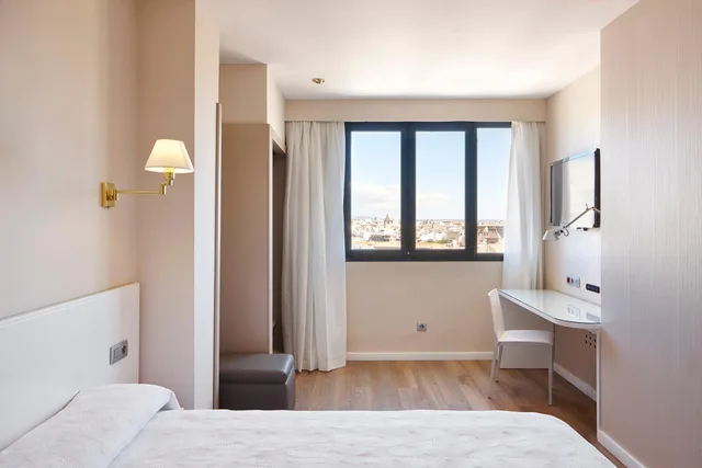 غرفة بسرير كوين، Hotel Palladium 1/4