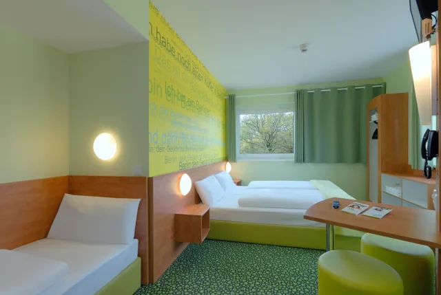 غرفة قياسية ثلاثية، B&B Hotel Berlin Airport 1/1