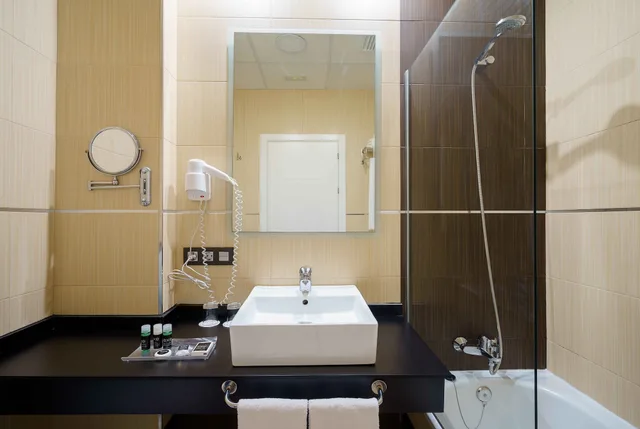 Room, Murphy Bed, Queen Bed, with Extra Bed، Dorma Malaga Museos 8/8