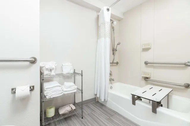 Room, 2 Queen Beds, Balcony, Hampton Inn Daytona Beach Shores 5/5