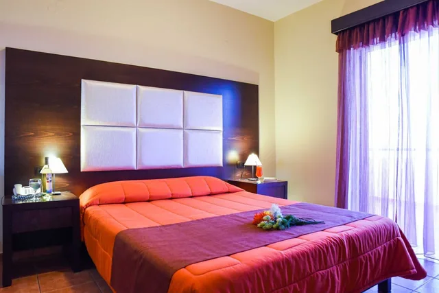 استوديو بسريرين منفصلين بإطلالة على الحديقة مع أريكة، Theo Hotel 1/4