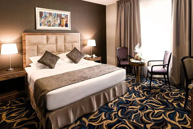 غرفة قياسية بسرير مزدوج أو سريرين منفصلين، Emirates Plaza Hotel 1/5