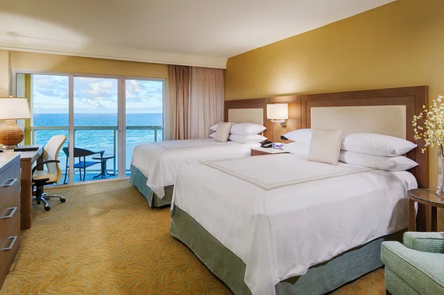 غرفة بسريرين كوين بإطلالة على البحر، Fort Lauderdale Marriott Pompano Beach Resort and Spa 2/10
