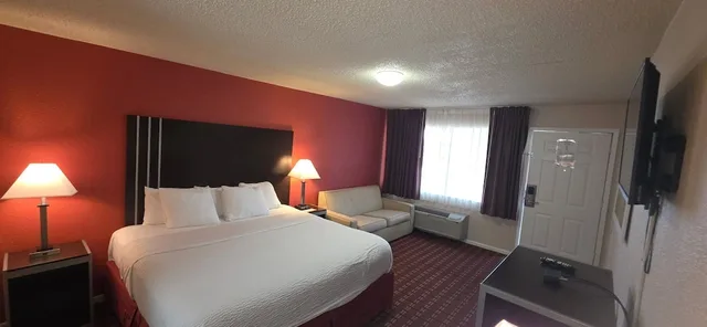 جناح كومفورت بسرير كينج، Howdy Hotel 1/4