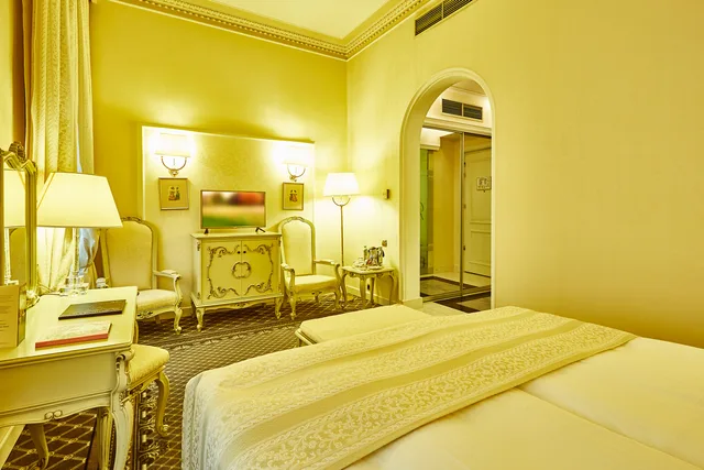 غرفة قياسية مفردة بسرير كينج، Grand Hotel Continental 3/3