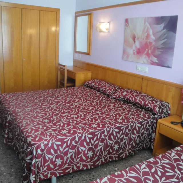 غرفة بسريرين منفصلين بشرفة، Hotel Esplendid 4/8