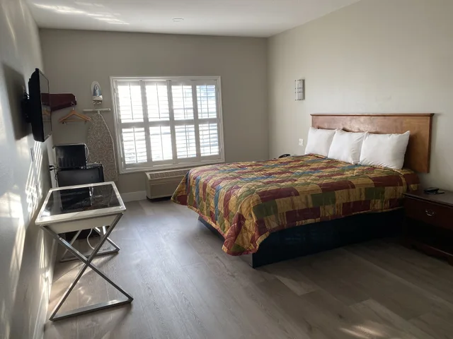 غرفة حصرية بسرير كينج، Guesthouse Inn Suites 1/7