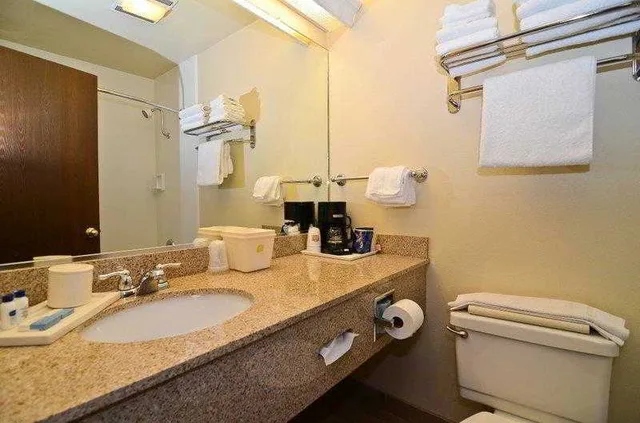 غرفة بسرير كوين لذوي الإعاقة، Quality Inn Price Gateway To Moab National Parks 1/1