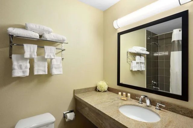 غرفة قياسية بسرير كوين، Days Inn By Wyndham Brampton 4/4