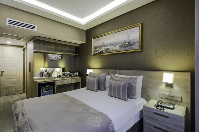 غرفة صغيرة بسرير كوين، Ayramin Deluxe Hotel 2/3