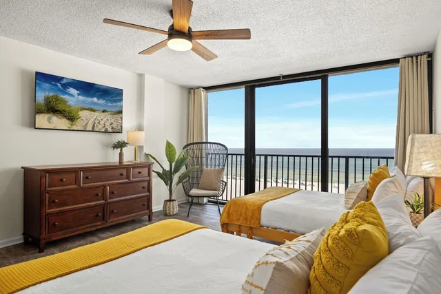 2 Bedrooms, Condo, Island, 1 King and 2 Double Beds, Beach Front, 2 Bathrooms, 2 Sofa، Sandpiper Beacon Beach Resort 3/6