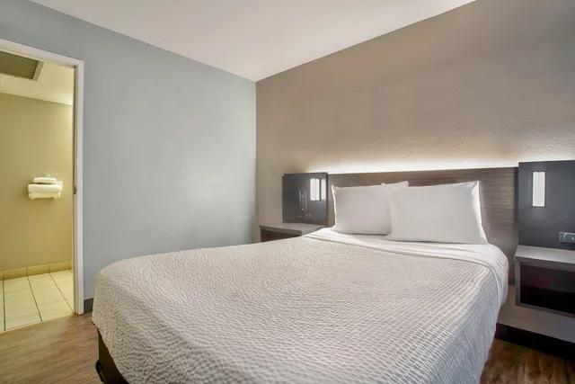 غرفة قياسية بسرير كوين، Motel6 Kingman, AZ - Route 66 East 9/10
