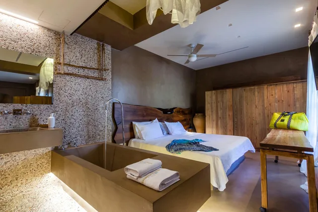 جناح سيغنتشر، Skopelos Holidays Hotel 7/9