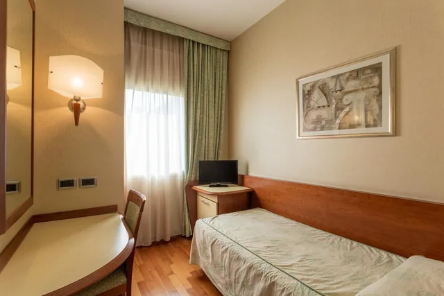غرفة مفردة، Millennhotel 2/13