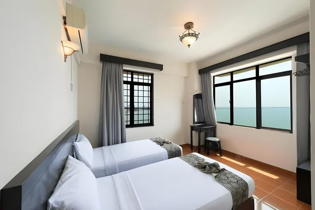 غرفة بريميوم بسرير كوين بـ3 غرف نوم، Glory Beach Resort 3/7
