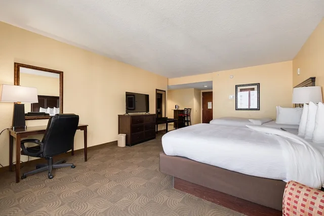 غرفة بريميير بسريرين كوين بإطلالة على المرسى بشرفة بمطبخ صغير، Pier House 60 Marina Hotel 2/7