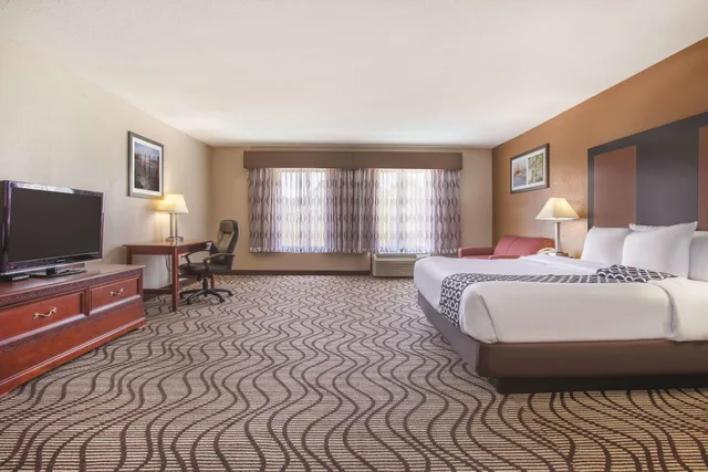 جناح استوديو بسريرين كينج، Baymont by Wyndham Moss Point 2/10