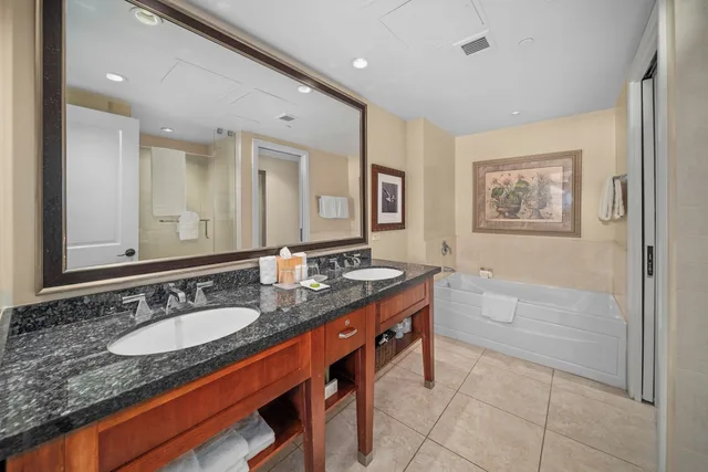 2 Bedrooms, Hokulani, Suite, 2 King Beds, Resort View, 2 Bathrooms, Sofa، OUTRIGGER Honua Kai Resort & Spa 7/10