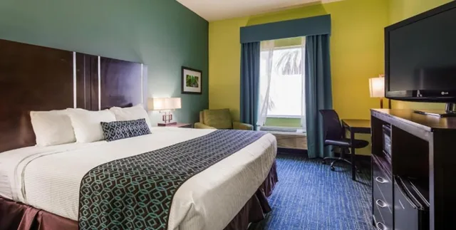 Standard, 2 Queen Beds, Accessible, Best Western Plus Carrizo Springs Inn And Suites 2/8